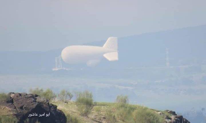 Una imagen del dirigible desde la frontera del Líbano.