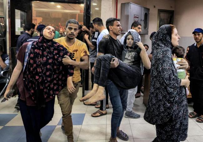 Hospital Nasser, donde cientos de periodistas se han instalado en el patio.