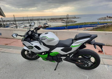 Secondary image 1 - View of Kawasaki's new and first hybrid motorcycle, the Ninja 7 Hybrid