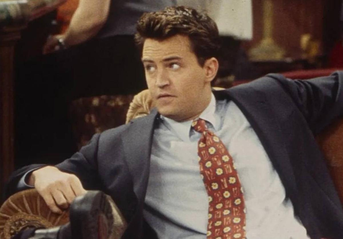 Matthew Perry intrepreta a Chandler.