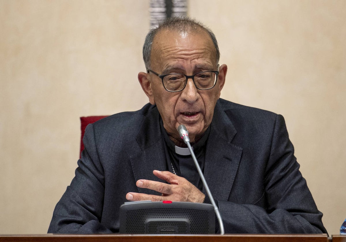 El cardenal Juan José Omella, presidente de la Conferencia Episcopal, durante la asamblea plenaria extraordinaria de la CEE.