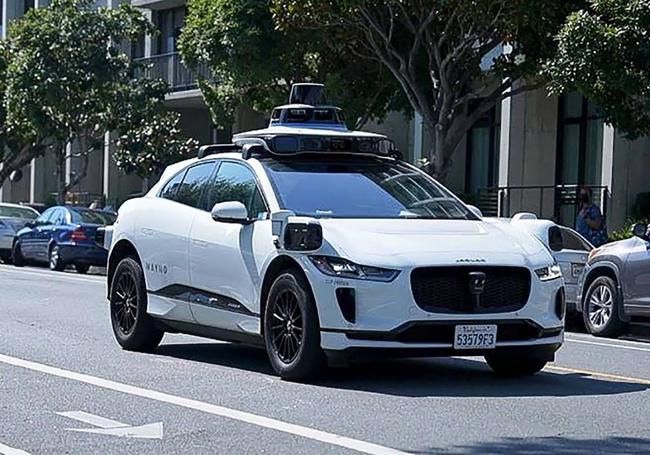 Uno de los taxis autónomos de Waymo que siguen operativos.