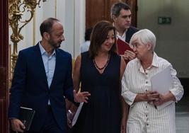 Francina Armengol junto a Alfonso Rodríguez Gómez de Celis e Isaura Leal, a su llegada en seotiembre a una reunión de la Mesa del Congreso.