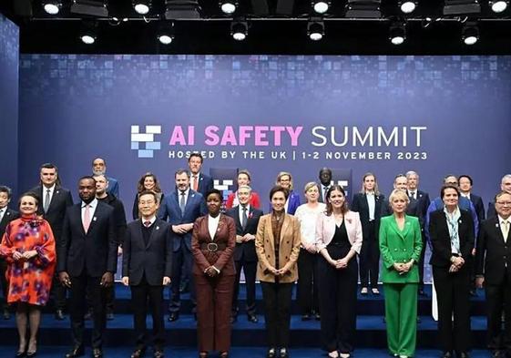 Foto de familia en la inauguración de la cumbre.