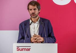 El portavoz de Sumar, Ernest Urtasun, este lunes en rueda de prensa.