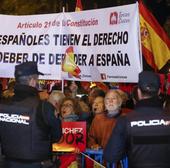 La protesta ante Ferraz contra la amnistía acaba con cargas y gases lacrimógenos