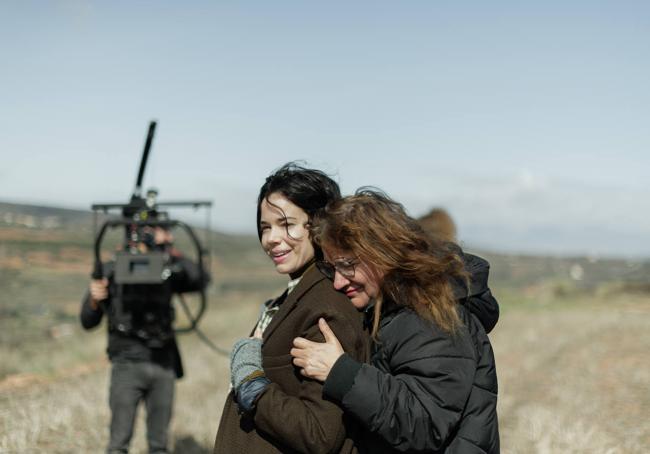 Laia Costa junto a la directora, Isabel Coixet.