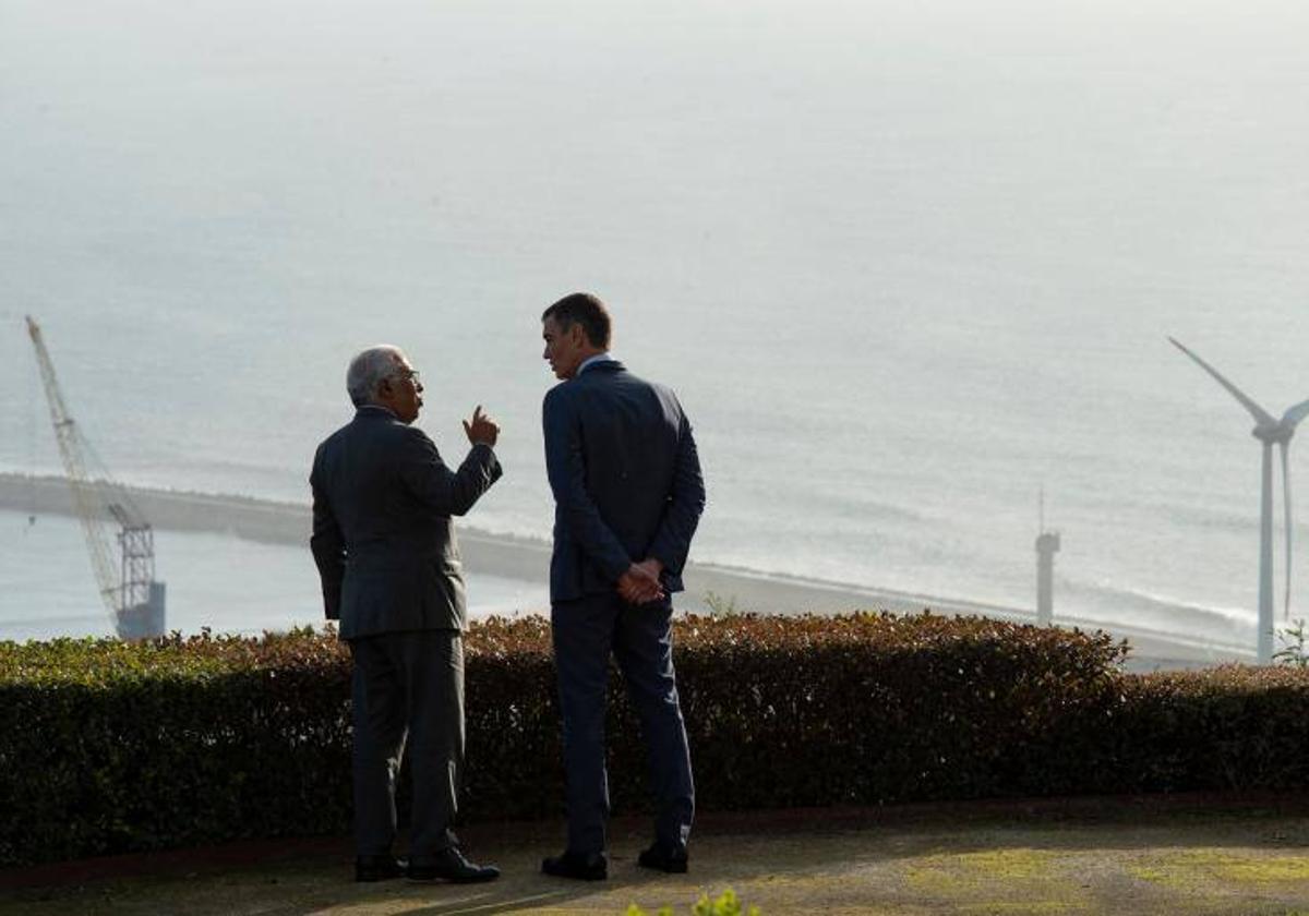 Antonio Costa y Pedro Sánchez durante la Cumbre Ibérica celebrada en 2022 en Viana do Castelo (Portugal).