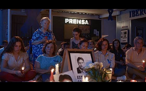 Herminia y María en la vigilia por Miguel Ángel Blanco