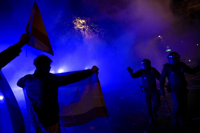 Disturbios en la manifestación contra la amnistía en la sede de Ferraz.