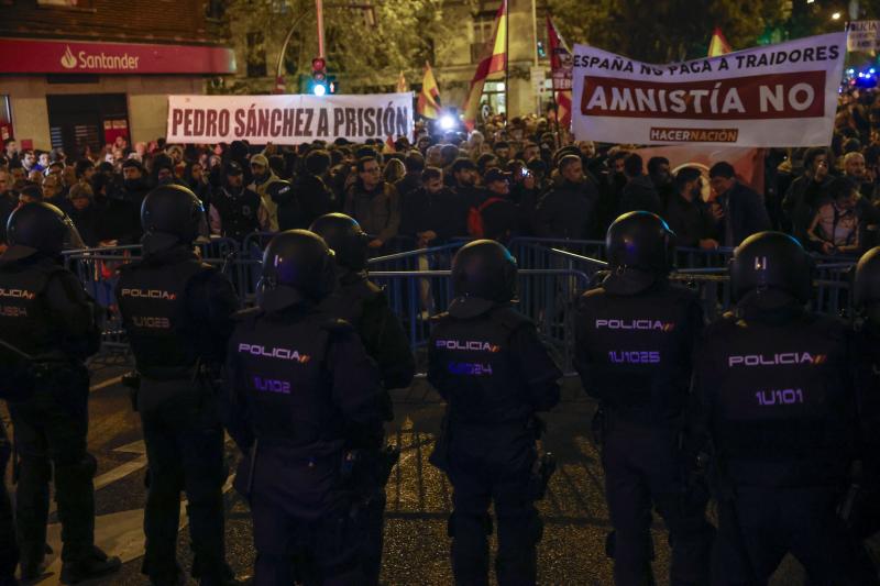 Manifestación en la sede de Ferraz.