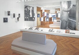 El museo está dividido en siete espacios, con carteles en inglés y francés.