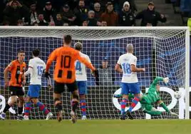 Ter Stegen y la zaga del Barça, superados en el gol del Shakhtar.