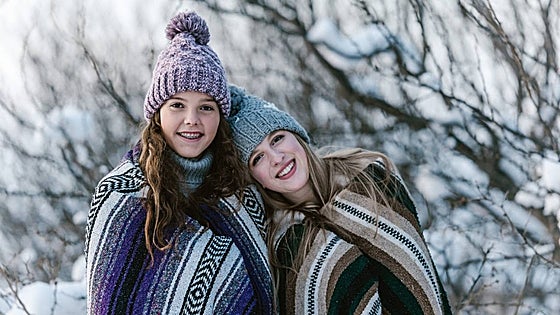 No pases frío este otoño con esta selección de bufandas, gorros y chales