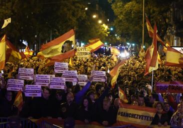 El acuerdo de PSOE y Junts reaviva las protestas callejeras contra la amnistía