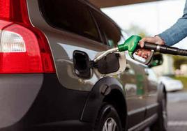 El precio de la gasolina sigue cayendo y ya marca mínimos desde julio