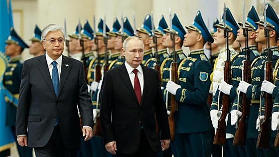 Putin visita otro país satélite para sortear la orden de arresto internacional