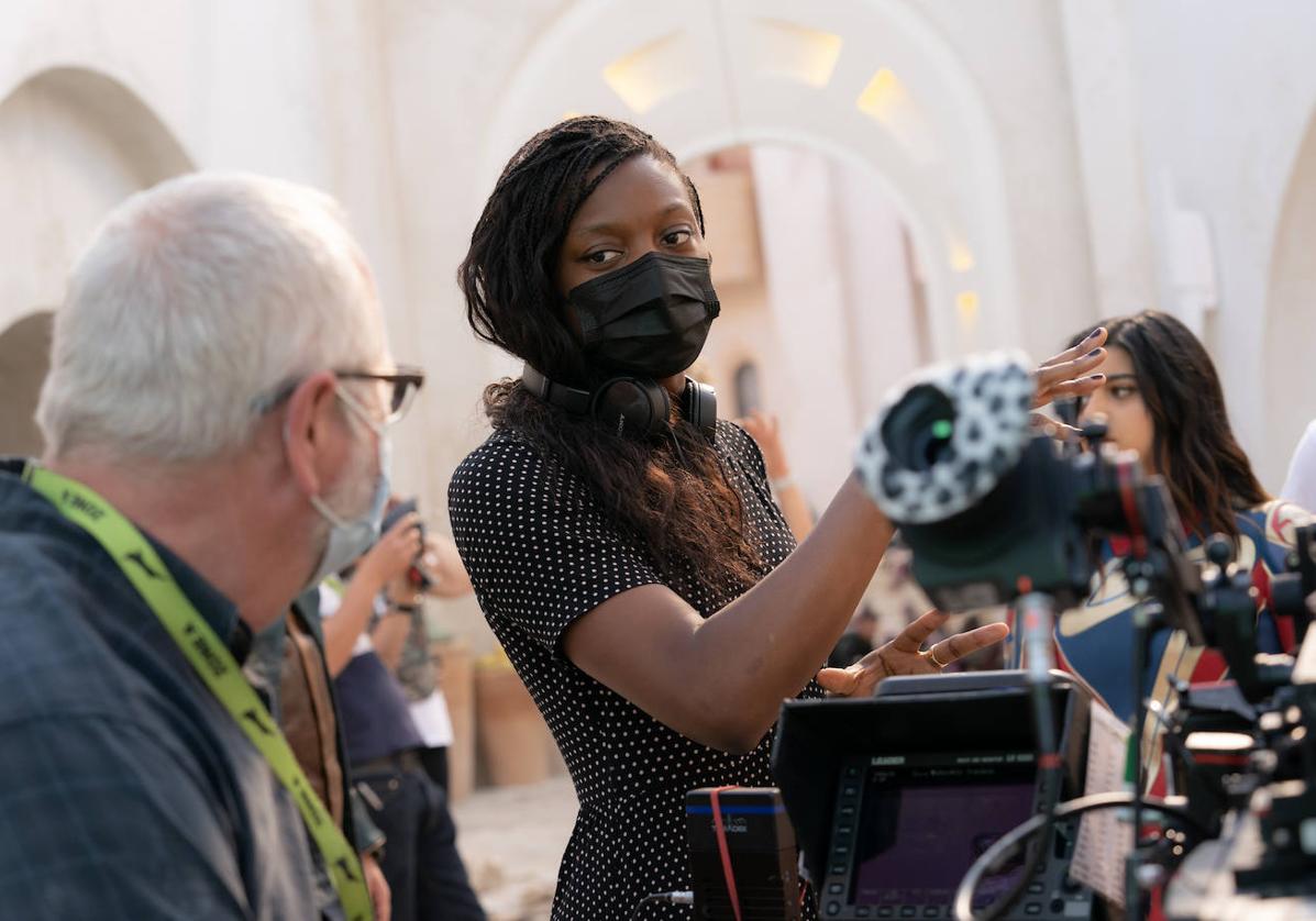 Nia DaCosta, directora de 'The Marvels', durante el rodaje.