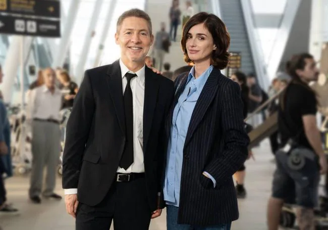 Adrián Suar y Paz Vega en el aeropuerto de Loiu.