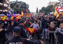 Varias personas protestan el viernes frente a la sede de la Subdelegación del Gobierno en Málaga donde el presidente Pedro Sánchez se reunía con su homólogo alemán, Olaf Scholz.