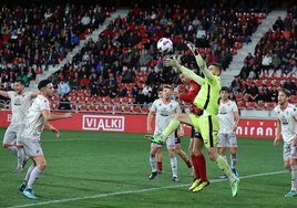 Una gran primera parte permite al Racing Ferrol superar al Mirandés a domicilio