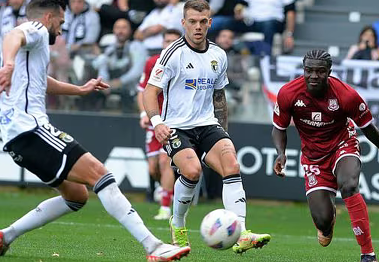 El Burgos supera al Alcorcón con una segunda parte arrolladora