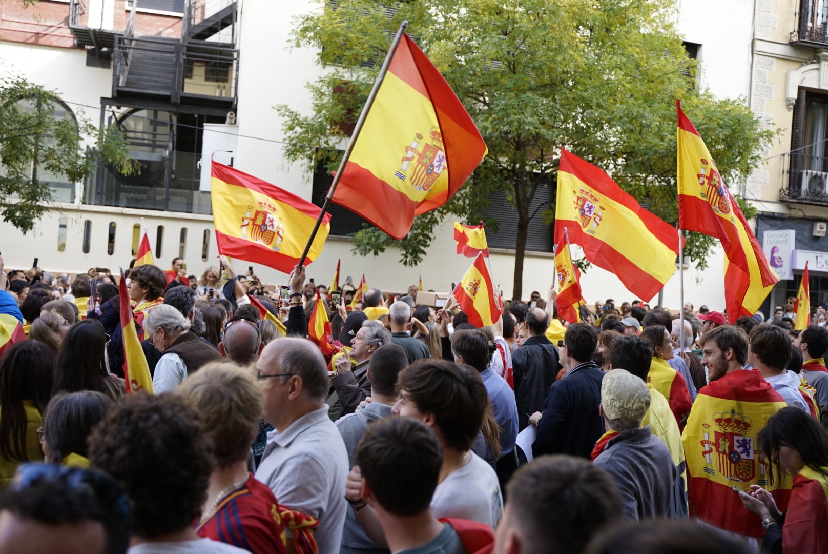 Manifestación convocada por Vox a las puertas de la sede del PSOE en Ferraz.