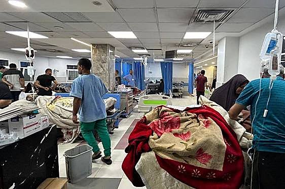 Interior del hospital Al-Shifa, el mayor centro sanitario de la franja de Gaza.