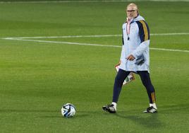 Luis de la Fuente, durante un entrenamiento de España previo al partido ante Chipre.