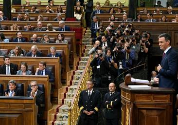 Sánchez amarra la amnistía a una investidura de ruptura con Feijóo y maniatado por Junts