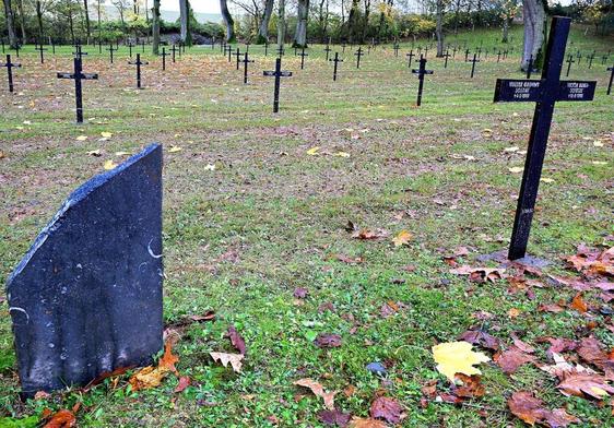 Varias tumbas judías vandalizadas en el cementerio militar alemán de Moulin-Sous-Touvent.