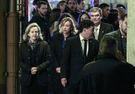 Las instituciones arropan a la familia de Iván Illarramendi en el funeral de Zarautz