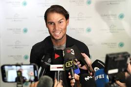 Rafa Nadal, feliz, anunció el miércoles ante la prensa su regreso a las pistas a partir de enero.