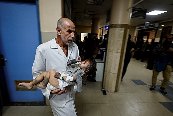Israel desaloja «a punta de pistola» el principal hospital de la Franja de Gaza
