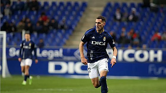 Un gol de penalti a última hora da la victoria al Oviedo