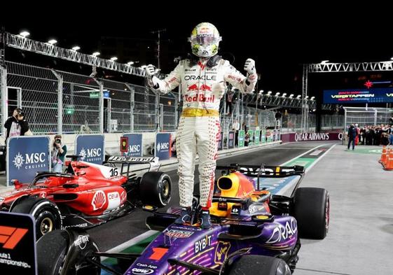 Verstappen celebra la victoria.