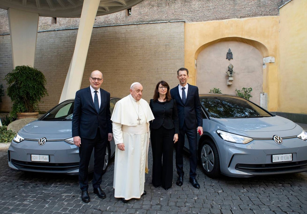 Volkswagen electrifica la flota de vehículos del Vaticano