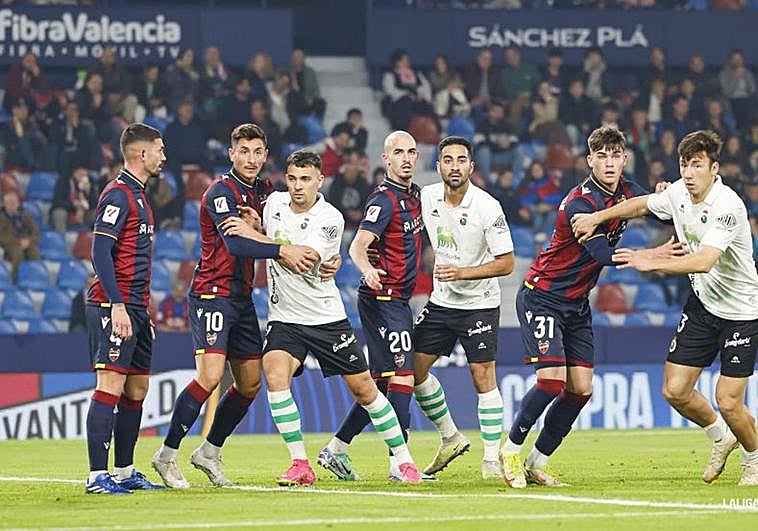 Victoria meritoria del Racing en casa de un Levante que se desinfla