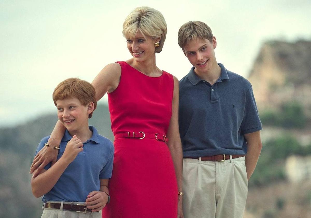 El personaje de Lady Di junto a sus dos hijos en 'The Crown'.