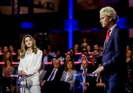 Dilan Yesilgoz, del Partido Popular Holandés por la Libertad y la Democracia, y Geert Wilders, del populista Partido por la Libertad, asisten al debate final