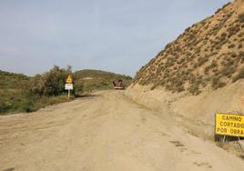 Un tramo en obras del Camino de La Malahá, en Alhendín.