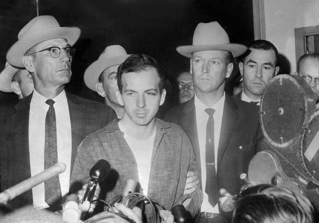 Lee Harvey Oswald fue señalado por la versión oficial como el único culpable de la muerte de Kennedy.