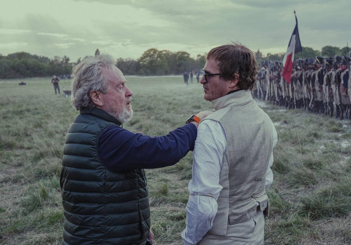 Ridley Scott y Joaquin Phoenix, durante el rodaje de 'Napoleón'.