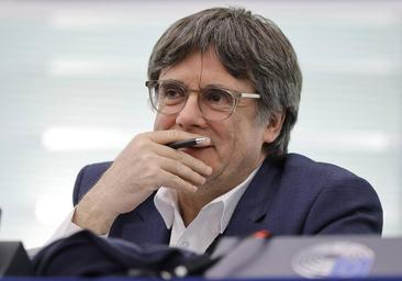 Puigdemont acusa al PP Europeo de equipararse a su filial española heredera del franquismo