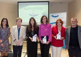 Raquel Martín, Eva Villegas e Isabel Valdés recogen sus Premios de Periodismo contra la Violencia de Género 'Fundación Aliados'.