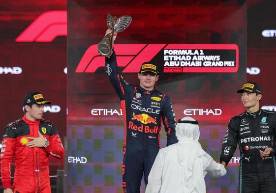 Verstappen cierra su año de oro y Alonso pesca en río revuelto