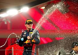 Max Verstappen celebra su último triunfo de la temporada de F1.