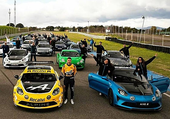 Los Alpine A110 que participaron en La Piste Bleue.