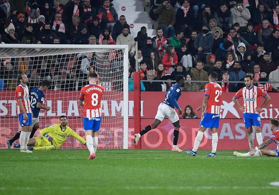 El Athletic frena la marcha fulgurante del Girona