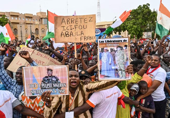 Followers of the military coup plotters in Niger.